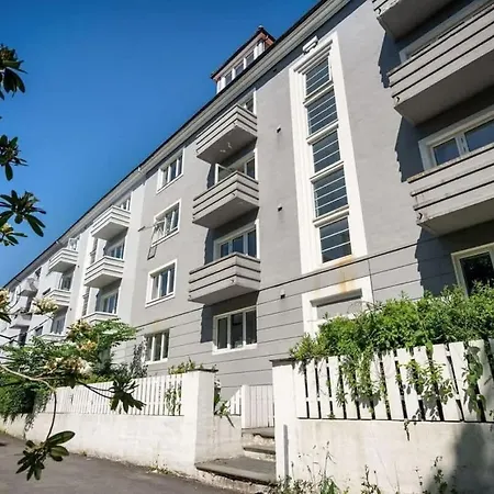 Dinbnb I Dockside With Modern Kitchen And Workspace