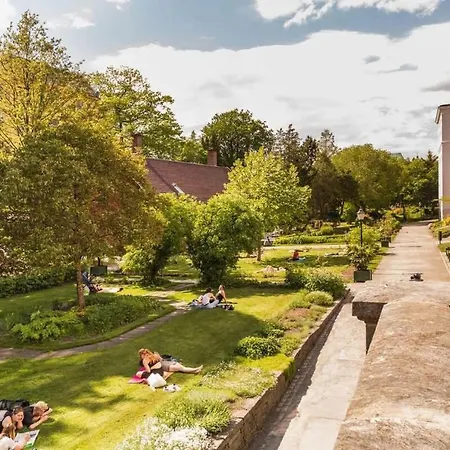 公寓 Dinbnb I Dockside With Modern Kitchen And Workspace